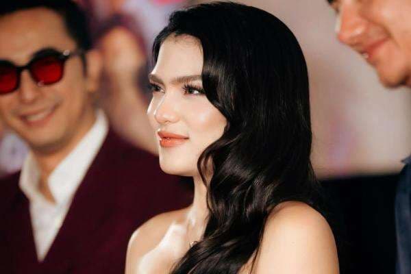 Ternyata, Perselingkuhan Davina Karamoy dan Mantan Menteri sempat Dispill Istri Sah Ternyata, Perselingkuhan Davina Karamoy dan Mantan Menteri sempat Dispill Istri Sah