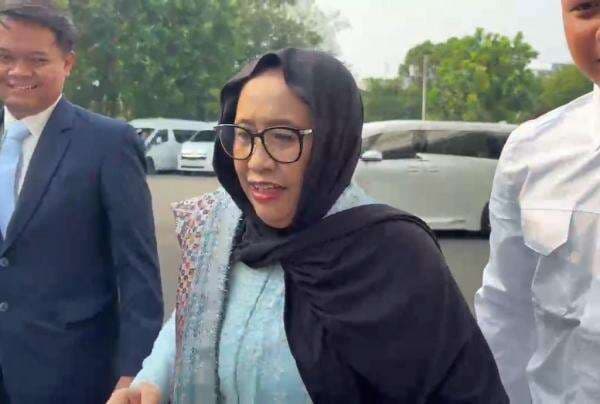 Nanik S Deyang Tiba di Istana jelang Dilantik Jadi Kepala BGN, Pakai Kebaya Biru Nanik S Deyang Tiba di Istana jelang Dilantik Jadi Kepala BGN, Pakai Kebaya Biru