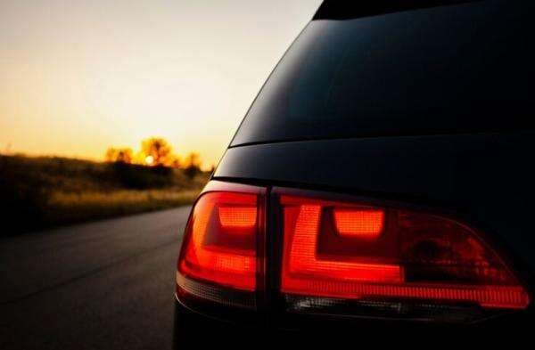 Mengapa Lampu Rem Berwarna Merah? Ini Alasannya Mengapa Lampu Rem Berwarna Merah? Ini Alasannya