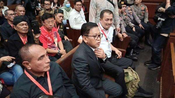 Eks Gubernur Sumut hingga Mantan Wakapolri Hadiri Sidang Hasto Kristiyanto Eks Gubernur Sumut hingga Mantan Wakapolri Hadiri Sidang Hasto Kristiyanto