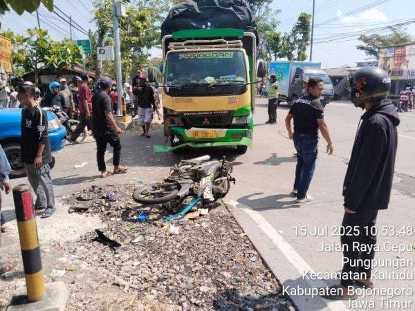 Motor Dihantam Truk dari Belakang di Jalan Raya Bojonegoro, Begini Kronologi dan Kondisi Korban Motor Dihantam Truk dari Belakang di Jalan Raya Bojonegoro, Begini Kronologi dan Kondisi Korban