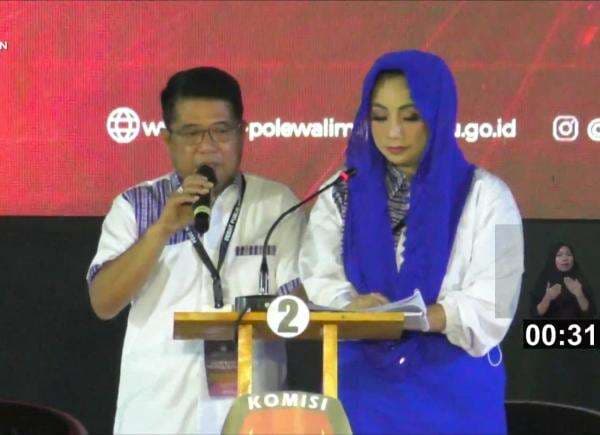 Gaya Pantun dan Pesona Paslon Nomor 2 Warnai Debat Perdana Pilkada Polman Gaya Pantun dan Pesona Paslon Nomor 2 Warnai Debat Perdana Pilkada Polman