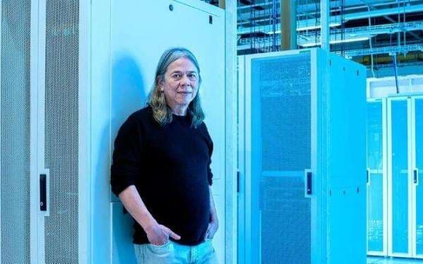 Profil dan Kinerja DCII, Saham Milik Toto Sugiri yang Harganya Tembus Rp300.000 Profil dan Kinerja DCII, Saham Milik Toto Sugiri yang Harganya Tembus Rp300.000