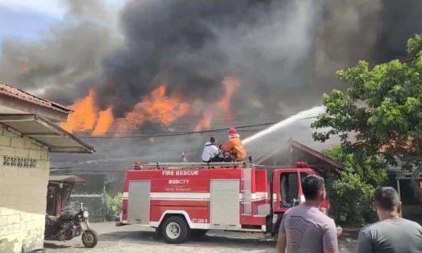 Asrama Polri di Serpong Kebakaran, Api Berkobar Hebat Asrama Polri di Serpong Kebakaran, Api Berkobar Hebat