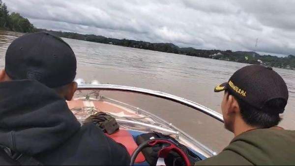 Polisi Tak Temukan PETI saat Patroli di Sungai Kapuas, Kades Semarangkai Tepis Pemberitaan Tambang Polisi Tak Temukan PETI saat Patroli di Sungai Kapuas, Kades Semarangkai Tepis Pemberitaan Tambang