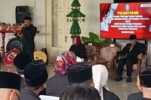 Momen Bupati Ponorogo Mutasi 138 Pejabat sebelum OTT KPK: Tidak Pakai Uang untuk Jabatan Momen Bupati Ponorogo Mutasi 138 Pejabat sebelum OTT KPK: Tidak Pakai Uang untuk Jabatan