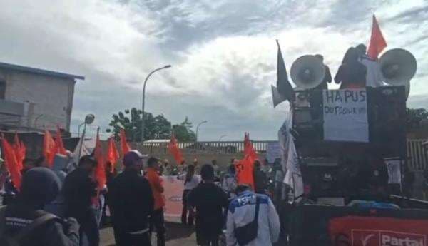 PHK Sepihak 7 Pekerja, Vendor Tenaga Kerja di Gowa Tuai Kecaman Usai Abaikan Hasil Mediasi PHK Sepihak 7 Pekerja, Vendor Tenaga Kerja di Gowa Tuai Kecaman Usai Abaikan Hasil Mediasi