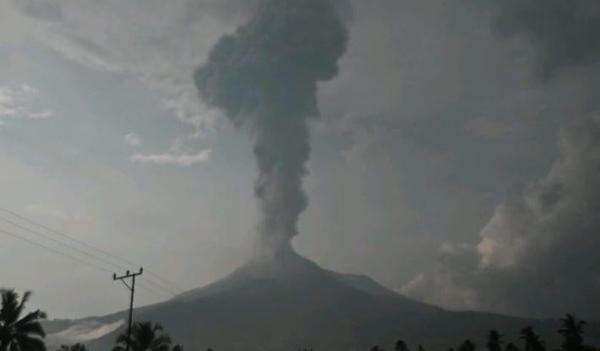 Gunung Lewotobi Laki-laki Meletus Dahsyat Hari Ini, Kolom Abu 5.000 Meter Gunung Lewotobi Laki-laki Meletus Dahsyat Hari Ini, Kolom Abu 5.000 Meter