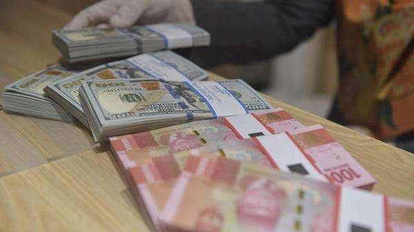 Rupiah Hari Ini Ditutup Melemah ke Rp16.723 per Dolar AS Rupiah Hari Ini Ditutup Melemah ke Rp16.723 per Dolar AS