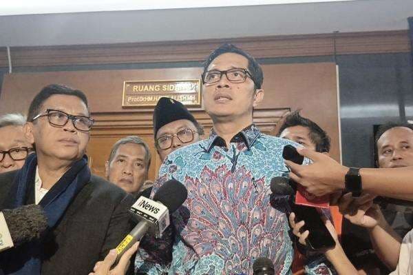 Eks Penyidik KPK Anggap Febri Diansyah Tak Bisa Dampingi Hasto, Guntur Romli: Ada Upaya Kotor Eks Penyidik KPK Anggap Febri Diansyah Tak Bisa Dampingi Hasto, Guntur Romli: Ada Upaya Kotor