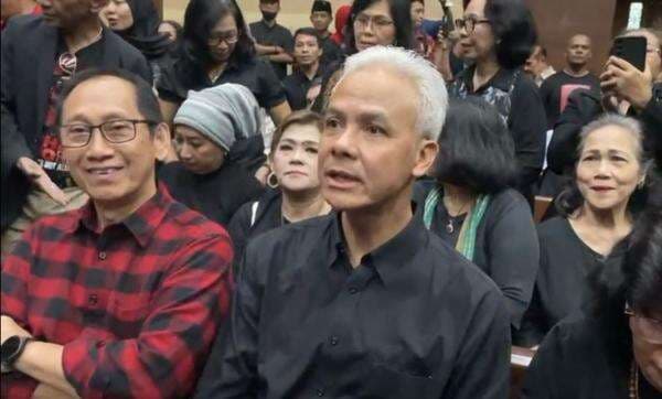 Hadiri Sidang Hasto, Ganjar Pranowo: Semangat Mas, Hadapi dengan Tegar! Hadiri Sidang Hasto, Ganjar Pranowo: Semangat Mas, Hadapi dengan Tegar!