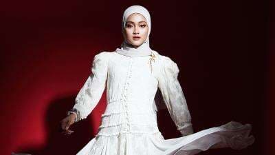 Eltasya Natasha Tuangkan Kisah Kehilangan dalam Single Melankolis Terpatri Eltasya Natasha Tuangkan Kisah Kehilangan dalam Single Melankolis Terpatri