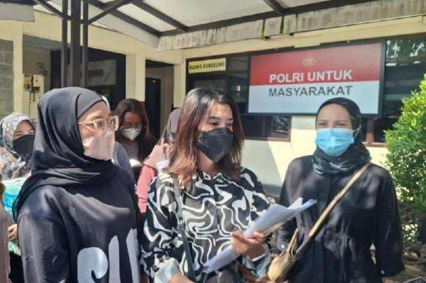 Arisan Bodong Rp7 Miliar, Emak-Emak Laporkan Kakak Adik Diduga Penipu ke Polres Malang Arisan Bodong Rp7 Miliar, Emak-Emak Laporkan Kakak Adik Diduga Penipu ke Polres Malang