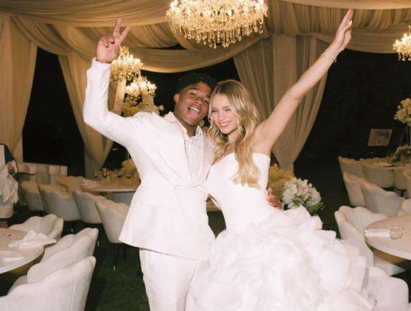 5 Pesepak Bola yang Nikahi Perempuan Cantik Lebih Tua, Nomor 1 Beda 12 Tahun 5 Pesepak Bola yang Nikahi Perempuan Cantik Lebih Tua, Nomor 1 Beda 12 Tahun