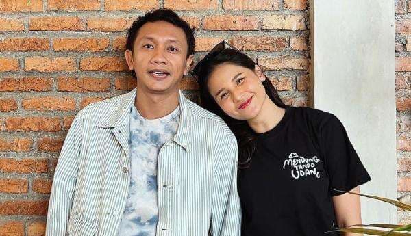 Erick Estrada Akui Berat Dihujat Jadi Peran Utama Film Mendung Tanpo Udan Erick Estrada Akui Berat Dihujat Jadi Peran Utama Film Mendung Tanpo Udan