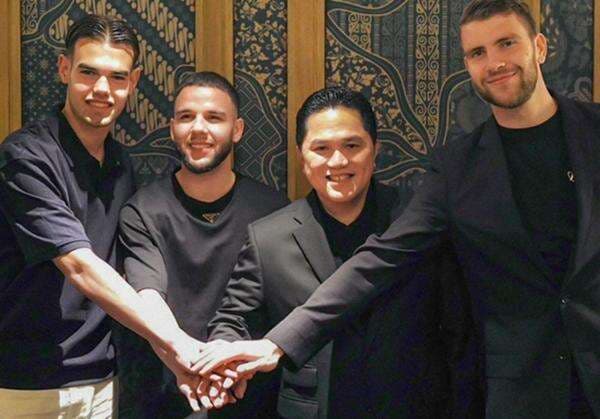 Erick Thohir Pamer Momen Salaman dengan 10 Pemain Keturunan Sepanjang 2024: Ada Maarten Paes, Kevin Diks, hingga Ole Romeny! Erick Thohir Pamer Momen Salaman dengan 10 Pemain Keturunan Sepanjang 2024: Ada Maarten Paes, Kevin Diks, hingga Ole Romeny!