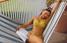 Erika Carlina Pamer Pose Hot Pakai Bikini, Bikin Netizen Meleleh