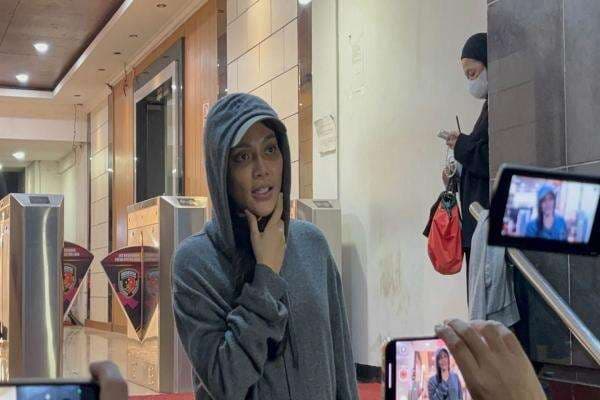 Erika Carlina Polisikan DJ Panda: Ada Ancaman yang Bahayakan Janin Aku Erika Carlina Polisikan DJ Panda: Ada Ancaman yang Bahayakan Janin Aku