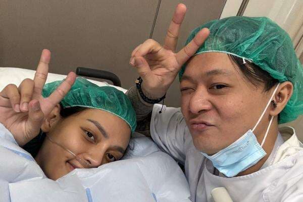 Temani Erika Carlina Melahirkan, Bravy Vconk: Duh, Deg-degan Parah! Temani Erika Carlina Melahirkan, Bravy Vconk: Duh, Deg-degan Parah!