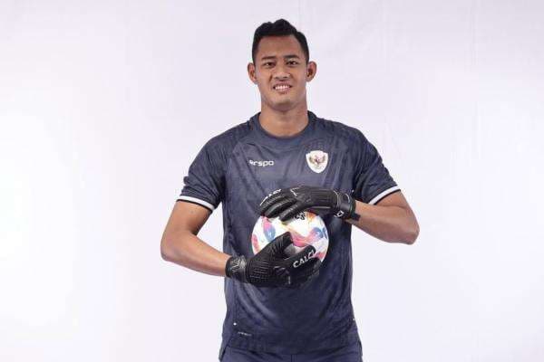 Pelatih Timnas Indonesia U-23 Gerald Vanenburg Panggil Kiper PSPS Erlangga Setyo Pelatih Timnas Indonesia U-23 Gerald Vanenburg Panggil Kiper PSPS Erlangga Setyo