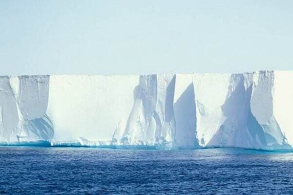 Es Seukuran Satu Negara Bergerak di Antartika, Bisa Memicu Gempa