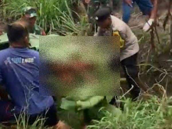 Jatuh saat Dievakuasi, Jasad Korban Tertabrak Kereta Api di Batu Bara Berserakan Jatuh saat Dievakuasi, Jasad Korban Tertabrak Kereta Api di Batu Bara BerserakanÂ