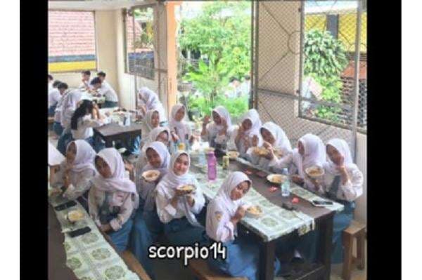 Seru! Momen Evandra Florasta Traktir Teman Sekelas di Malang usai Lolos Piala Dunia U-17 Seru! Momen Evandra Florasta Traktir Teman Sekelas di Malang usai Lolos Piala Dunia U-17