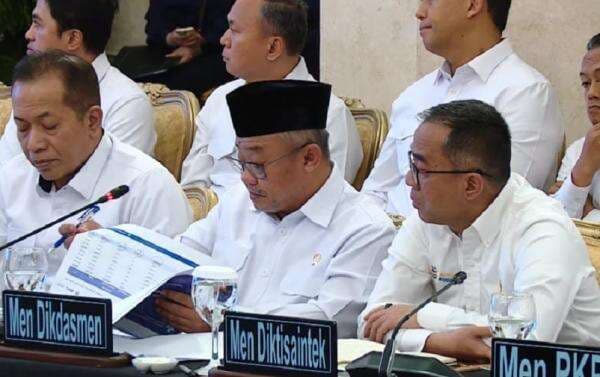 Kemendikdasmen Beri Tunjangan Khusus Rp2 Juta untuk Guru Terdampak Bencana Sumatra Kemendikdasmen Beri Tunjangan Khusus Rp2 Juta untuk Guru Terdampak Bencana Sumatra