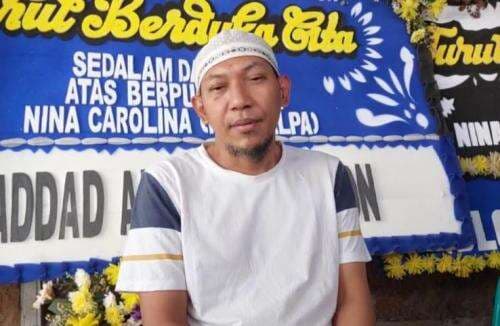 Kenang Kebaikan Mpok Alpa, Aji Darmaji Sedekahkan Baju Peninggalan Istrinya Lewat Live TikTok Kenang Kebaikan Mpok Alpa, Aji Darmaji Sedekahkan Baju Peninggalan Istrinya Lewat Live TikTok