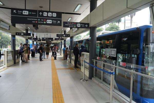 Rampung Diperbaiki, Halte Bundaran Senayan Transjakarta Beroperasi Lagi Rampung Diperbaiki, Halte Bundaran Senayan Transjakarta Beroperasi Lagi