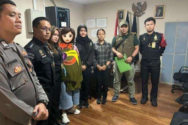 Polri dan Singapore Police Force Buru Jaringan Perdagangan Bayi Lintas Negara Polri dan Singapore Police Force Buru Jaringan Perdagangan Bayi Lintas Negara