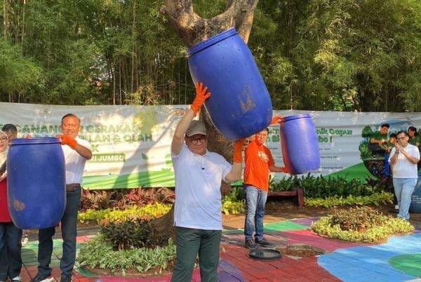 Warga Pondok Kelapa Jaktim Olah Sampah dengan Biopori, Pramono: Semoga Wilayah Lain Iri Warga Pondok Kelapa Jaktim Olah Sampah dengan Biopori, Pramono: Semoga Wilayah Lain Iri