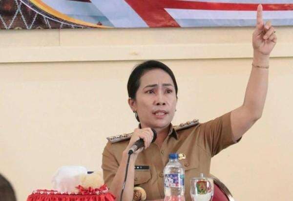 Bupati Sumba Barat Daya Instruksikan Kepala Desa Wajib Berkantor Setiap Hari Demi Pelayanan Maksimal Bupati Sumba Barat Daya Instruksikan Kepala Desa Wajib Berkantor Setiap Hari Demi Pelayanan Maksimal