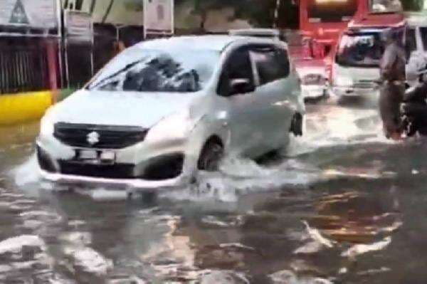Banjir Jabodetabek, Jalan Raya Srengseng Jakbar Terendam Air Banjir Jabodetabek, Jalan Raya Srengseng Jakbar Terendam Air