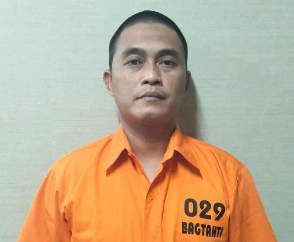 Eks Brimob Pembeking Kampung Narkoba Samarinda Ditahan, Begini Penampakannya Eks Brimob Pembeking Kampung Narkoba Samarinda Ditahan, Begini Penampakannya