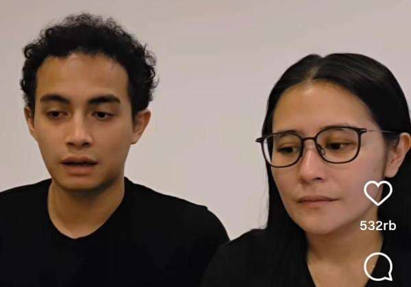 Prilly Latuconsina dan Omara Esteghlal Kompak Kenakan Kaos Hitam, Suarakan Keadilan untuk Affan Kurniawan Prilly Latuconsina dan Omara Esteghlal Kompak Kenakan Kaos Hitam, Suarakan Keadilan untuk Affan Kurniawan