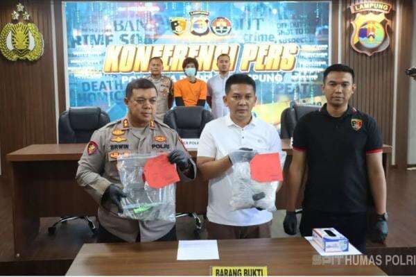 Sadis! Pria di Bandar Lampung Bunuh Mantan Istri karena Dituduh Selingkuh Sadis! Pria di Bandar Lampung Bunuh Mantan Istri karena Dituduh Selingkuh