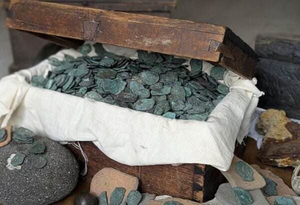 Wow, Harta Karun Ribuan Koin Emas dan Perak Ditemukan di Bangkai Kapal Spanyol Wow, Harta Karun Ribuan Koin Emas dan Perak Ditemukan di Bangkai Kapal Spanyol