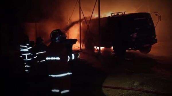 Kebakaran Tragis Gudang BBM di Jambi, 1 Pekerja Tewas Mengenaskan Kebakaran Tragis Gudang BBM di Jambi, 1 Pekerja Tewas Mengenaskan