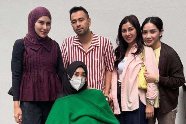 Amy Qanita Ibunda Raffi Ahmad Sudah Keluar RS, Kini Fokus Jalani Terapi Amy Qanita Ibunda Raffi Ahmad Sudah Keluar RS, Kini Fokus Jalani Terapi