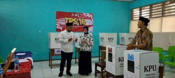 Hasil Quick Count: Paslon Yani-Alif Raih 61 Persen Suara di Pilkada Gresik Hasil Quick Count: Paslon Yani-Alif Raih 61 Persen Suara di Pilkada Gresik