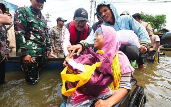 Kemensos Beri Santunan Rp15 Juta untuk Korban Meninggal Akibat Banjir di Banjar Kalsel Kemensos Beri Santunan Rp15 Juta untuk Korban Meninggal Akibat Banjir di Banjar Kalsel