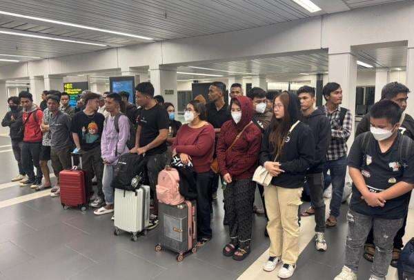 Kemlu Pulangkan 36 WNI Korban Online Scam di Kamboja Kemlu Pulangkan 36 WNI Korban Online Scam di Kamboja