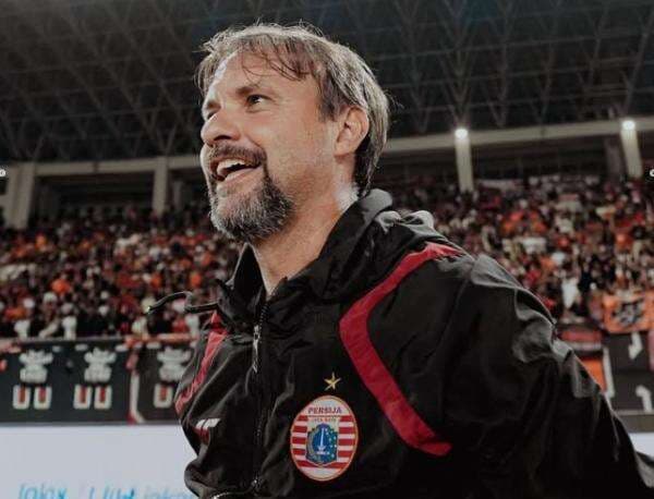 Meski Sempat Terganggu Genangan Air, Mauricio Souza Puas Persija Jakarta Menang 3-1 atas Persik Kediri Meski Sempat Terganggu Genangan Air, Mauricio Souza Puas Persija Jakarta Menang 3-1 atas Persik Kediri