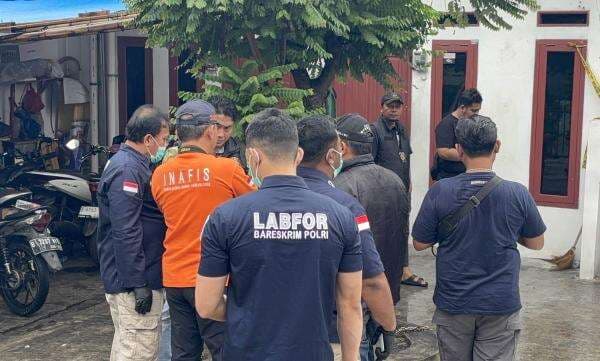 Misteri Kematian Satu Keluarga di Tanjung Priok, Polisi Periksa Sisa Makanan Misteri Kematian Satu Keluarga di Tanjung Priok, Polisi Periksa Sisa Makanan