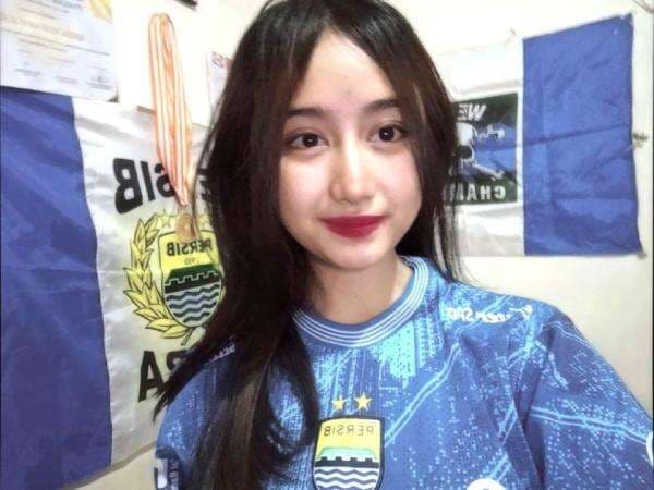 Bobotoh Cantik Arika Sebut Persib Bandung Menang Dramatis 3-2 atas Dewa United Bobotoh Cantik Arika Sebut Persib Bandung Menang Dramatis 3-2 atas Dewa United