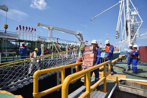 Ribuan Kiloliter BBM Tiba di Wilayah Krisis Sumatera Ribuan Kiloliter BBM Tiba di Wilayah Krisis Sumatera