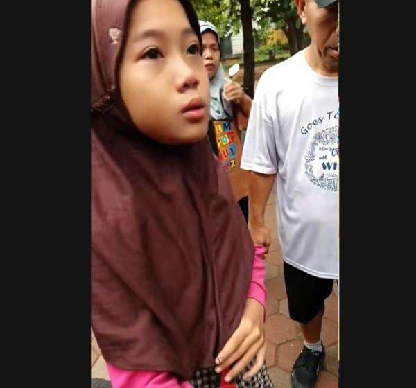 Viral! Anak Kecil Pedagang Cilok Ditipu Ibu-Ibu, Netizen: Viral! Anak Kecil Pedagang Cilok Ditipu Ibu-Ibu, Netizen: