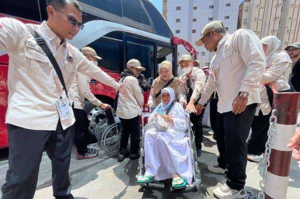 Wamenhaj Minta Petugas Haji Sigap Sambut Jemaah Gelombang Kedua di Madinah: Mereka Lebih Lelah Wamenhaj Minta Petugas Haji Sigap Sambut Jemaah Gelombang Kedua di Madinah: Mereka Lebih Lelah