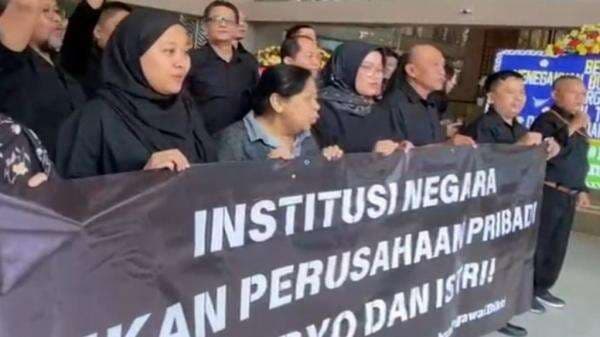 Mendiktisaintek Satryo Soemantri Brodjonegoro Didemo Pegawai, Disebut Menteri Arogan Mendiktisaintek Satryo Soemantri Brodjonegoro Didemo Pegawai, Disebut Menteri Arogan